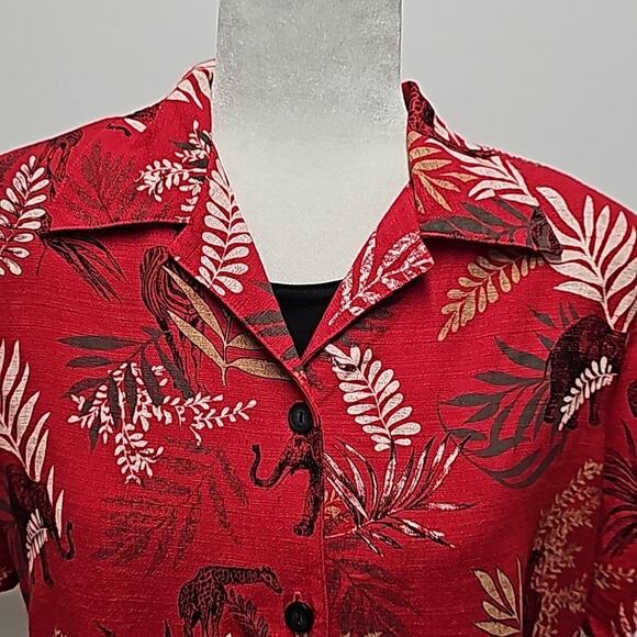 c. b. collections Petite Womens Button Front Short Sleeve Animal Print Top Sz PM - Picture 2 of 9